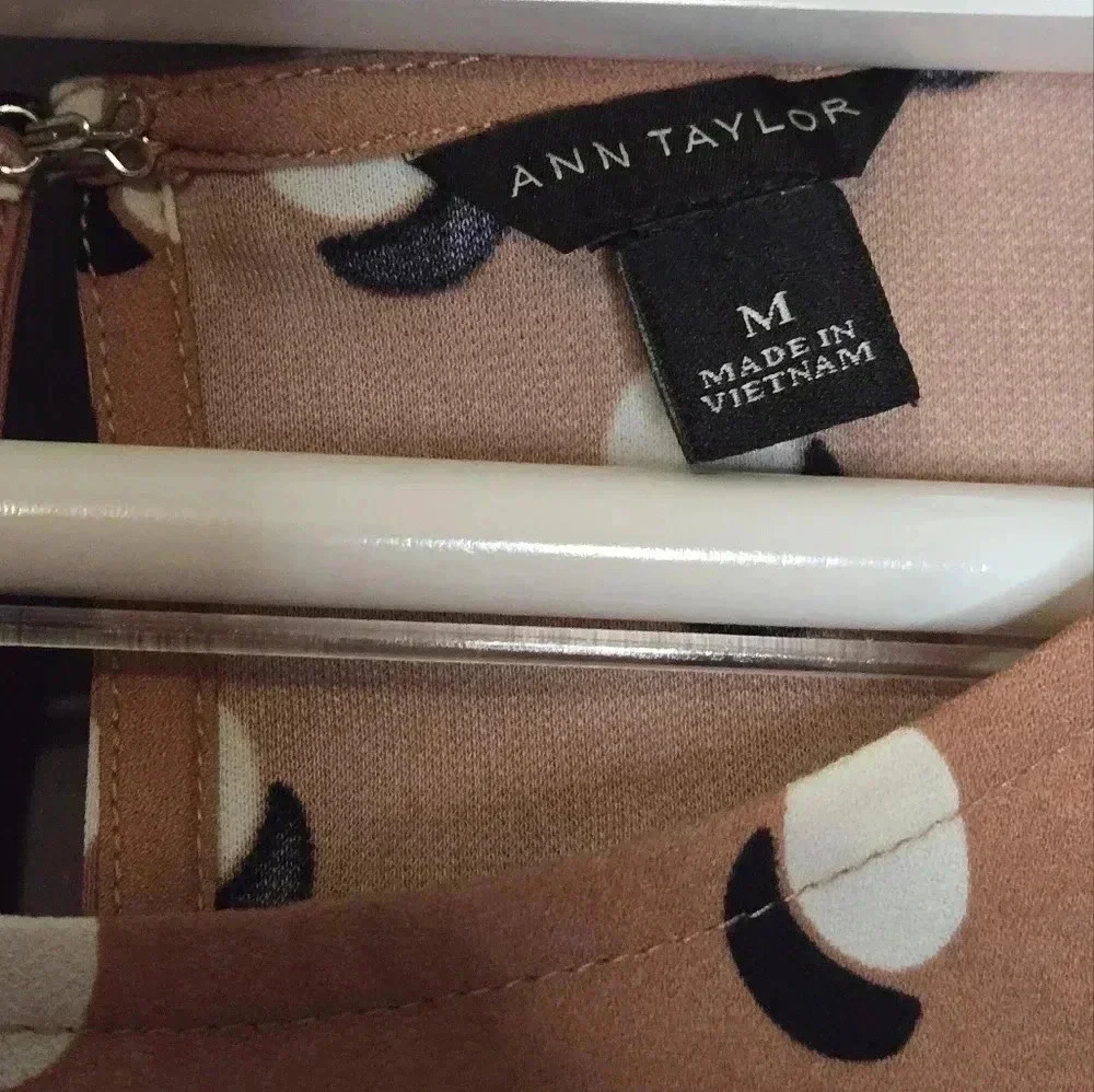 Ann Taylor Polka Dot Ruffle Hem Blouse - Size MEDUIM - Picture 2 of 7